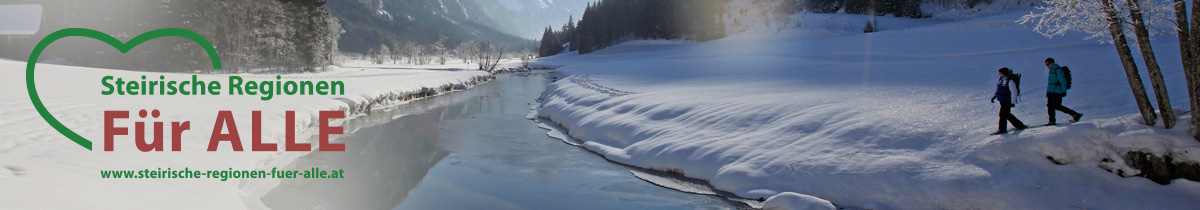 Winterlandschaft mit Fluß und zwei Wanderern